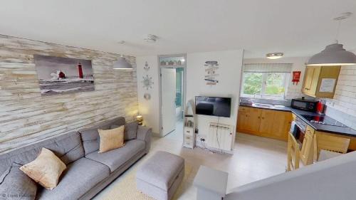 Saint Erth Praze House | 36 Strawberry Hill, Tolroy Manor