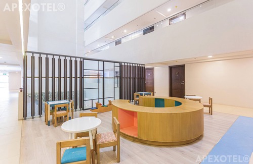 Lahug Apartment | 38 Park Avenue Apartment Chic Skyline Studio Luxe