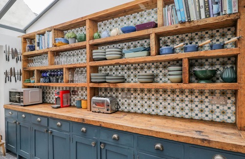 Roath Cottage | 39 TYDFIL PLACE, pet friendly, character holiday cottage in Cardiff