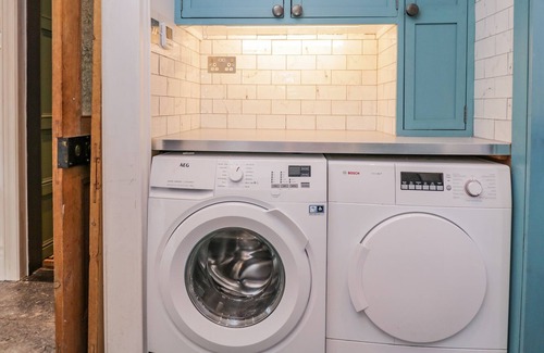 Roath Cottage | 39 TYDFIL PLACE, pet friendly, character holiday cottage in Cardiff