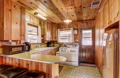 South Lake Tahoe Cabin | 3993c Cedar Lake Tahoe 2 Bedroom Cabin by RedAwning