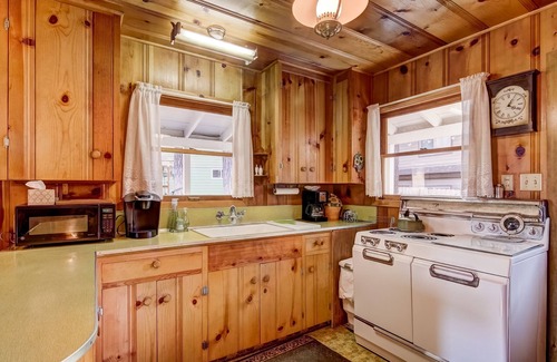 South Lake Tahoe Cabin | 3993c Cedar Lake Tahoe 2 Bedroom Cabin by RedAwning