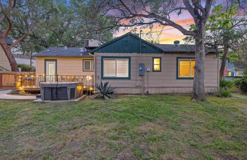 Three Rivers House | 3B Hot Tub, 4mi from Sequoia, Arcade Games, Foosball