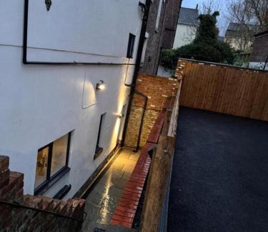 Birkenhead Apartment | 3BD Modern Home with Free Private Parking
