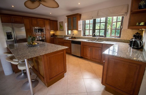 Clinketts House | ☆ 3Bdrm 3.5 Bath Private Home w Brand New Pool Steps to Beach