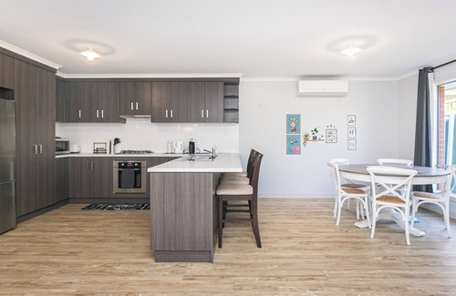 Mount Barker House | 3bedroom Modern Home in Mt Barker, 8km to Hahndorf