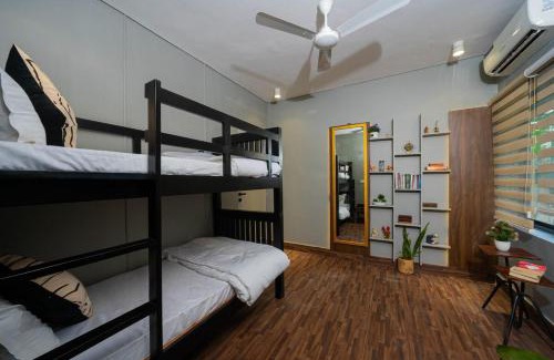 Hauz Khas Apartment | 3BHK Spacious Stay-Bunk & King Beds-Hauz Khas