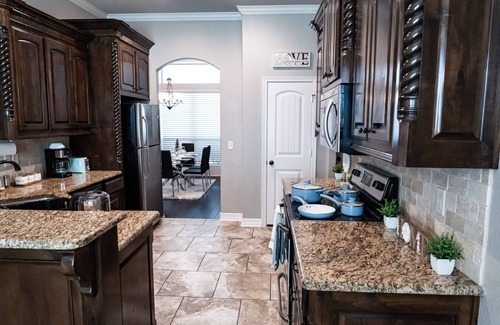 Tyler House | 3BR/2BA Home w/Jacuzzi and Kids Playground