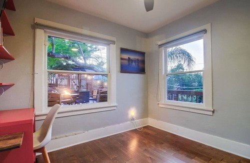 South Park House | 3BR+2BA | Hot Tub | Tropical Oasis