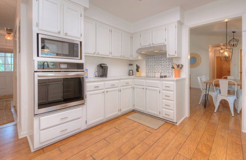 Yaupon Beach House | 3BR/3BA Home - WALK TO BEACH/FOOD/SHOPS, Dog Friendly, Sleeps 8