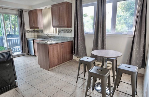 Laval-des-Rapides Apartment | 3BR 6Beds 5min Walk distance to Metro, Free Parking, next to Place Bell AC