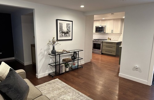 Barths House | 3BR, AC, Hot Tub + Walkable Amenities