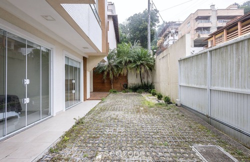 Centro Apartment | 3BR Apt w/BBQ 290m From Beach Pic0125