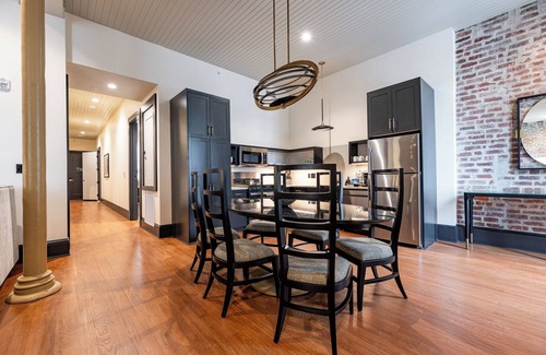 French Quarter Hotel | 3BR Charming Stay Walk to French Quarter | The Mayfair