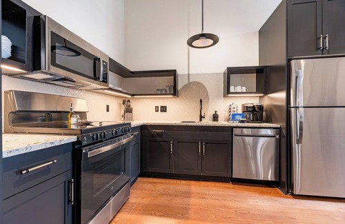 French Quarter Hotel | 3BR Charming Stay Walk to French Quarter | The Mayfair