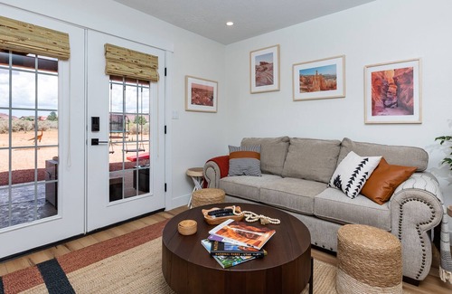 Kanab House | 3br Dino Ranch on 2 Acres with Red Rock Views, Patio, Games - 5 min to Downtown