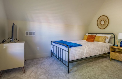 Cooper-Young Historic District House | 3BR Entire Home w/Free Parking in Midtown, Memphis
