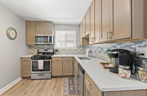 Wheeling House | 3BR Gem in Wheeling