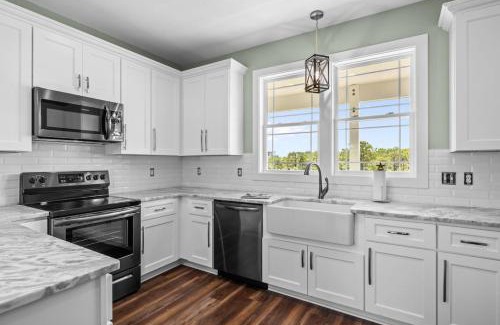 Oak Hammock House | 3BR Harkers Island Dream King bed Sound Views