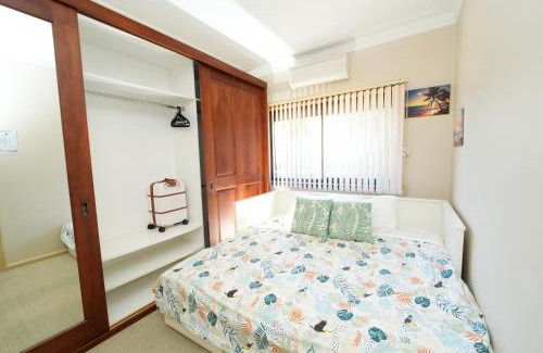 Roselands House | 3BR Home with Pool Near Shops, M5 & Train Stations