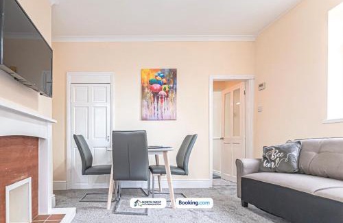 Manchester House | 3BR House in Manchester, Free Wifi, Parking, Ideal for Contractors
