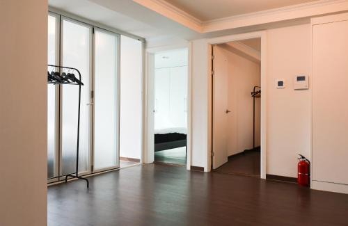 Daehangno Apartment | 3BR Jong-RO Family House, 4Beds, 6 people