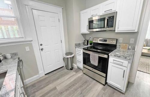 Mount Auburn House | 3BR Near UC | Zoo | Hospitals |Downtown | OTR