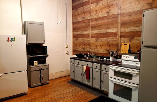 South Range Apartment | 3BR on SXS Snowmobile Trail w/Full Bar, Walk to Dining &Bars, Near MTU &Houghton