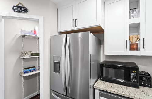 Mableton House | 3BR Ranch with King Bed, Fenced Yard, and Fast WiFi - Extended Stays Welcome!