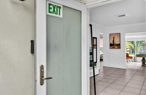 Hollywood Hills House | 3br Vacation Villa W Pool Near Beach & Casino