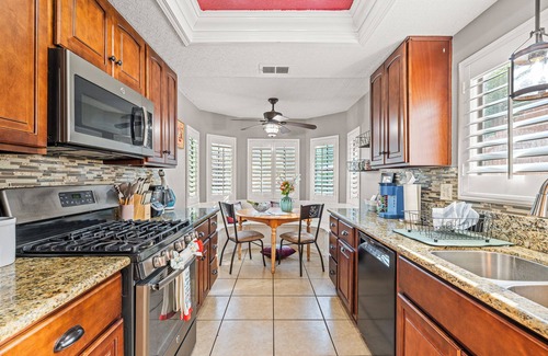 Lake Elsinore House | 3BR w/Pool |Jacuzzi |BBQ|Fire Pit |King Bed