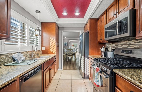 Lake Elsinore House | 3BR w/Pool |Jacuzzi |BBQ|Fire Pit |King Bed