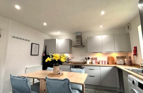 Sandbach House | 3CRST 2 Bedroom House Free Parking