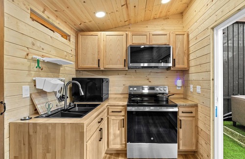 Silver Lake House | 3D Forest Garden Suite @3D Forest Retreat w/Hot Tub, Sauna, GameRoom & BBQ Grill