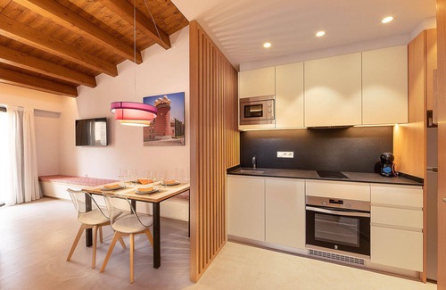 Figueres Apartment | 4-1 Surrealista - Attic Premium