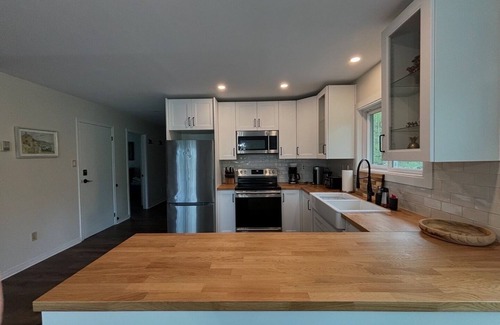 Whitestone Cottage | 4.5 Acre Property with Two Cottages on Shawanaga Lake