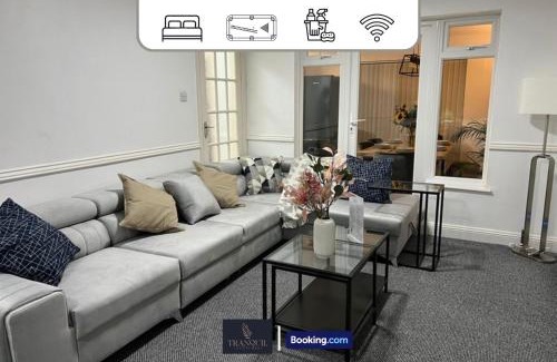 Oxford Villa | 4 BDR Home By Tranquil Ventures Short Lets & Serviced Accommodation Cowley With Games Area, On-Site Parking, Central Oxford