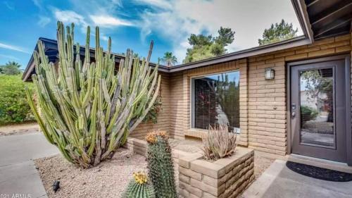 Trails North House | 4 bdr, Two Master suite, billiards & desert oasis pool