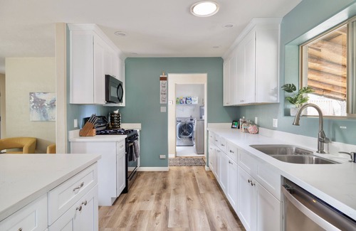 Prescott House | 4 Bdrm - 2 Ba - 5 Min to Whiskey Row + Arcade + Fire Pit + EV Charger + Pets!