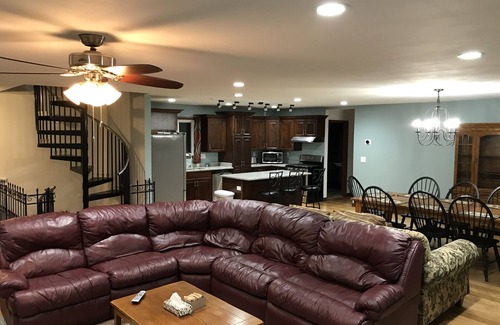 Juneau House | 4 Bdrm 4 Bath Lake front Lake Sinissippi home