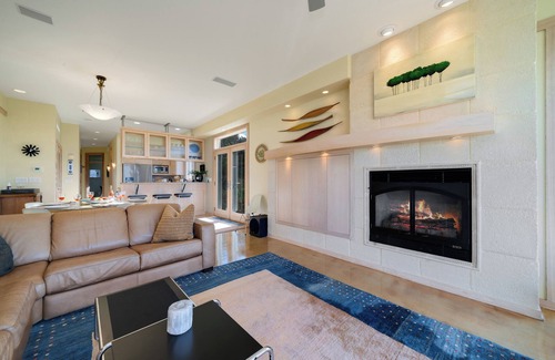 Manzanita House | 4 bdrm/4 bth Oceanfront with private Cabana, EVCharger, Gas FP, jetted tub