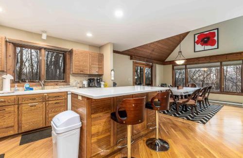 The Galena Territory House | 4 Bdrm Dog-Friendly Territory Getaway