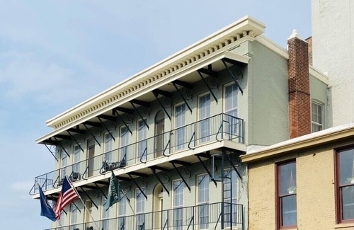 West Main Historic District House | 4 Bed, 3 Bath Loft in Downtown Louisville! Amazing River Views! Private Deck!