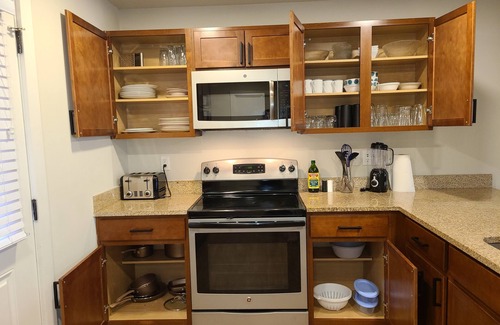 Albuquerque House | 4 bed/4 bath Home for Families, Teams, Coworkers - Pool, Spa, Hot Tub, Offices