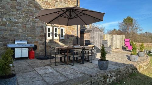 Winkhill House | 4 Bed Farmhouse Alton Towers Chatsworth Polar Bear