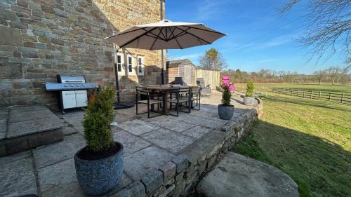 Winkhill House | 4 Bed Farmhouse Alton Towers Chatsworth Polar Bear