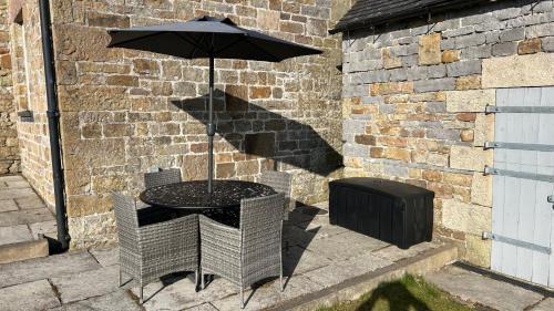 Winkhill House | 4 Bed Farmhouse Alton Towers Chatsworth Polar Bear