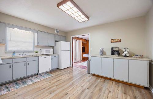 Columbus House | 4-Bed Haven Pool Table, Shuffleboard Massage Chair close to Fort Benning and downtown