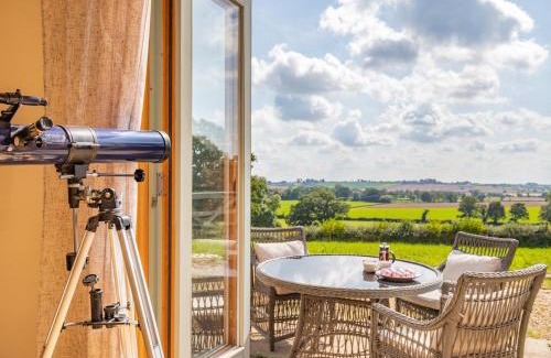 Narborough House | 4 Bed in Bishops Offley 93215