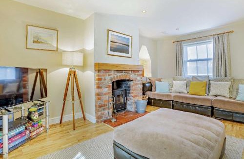 Docking House | 4 Bed in Docking 91588
